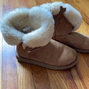 UGG Bailey Button Boots S/N 5803